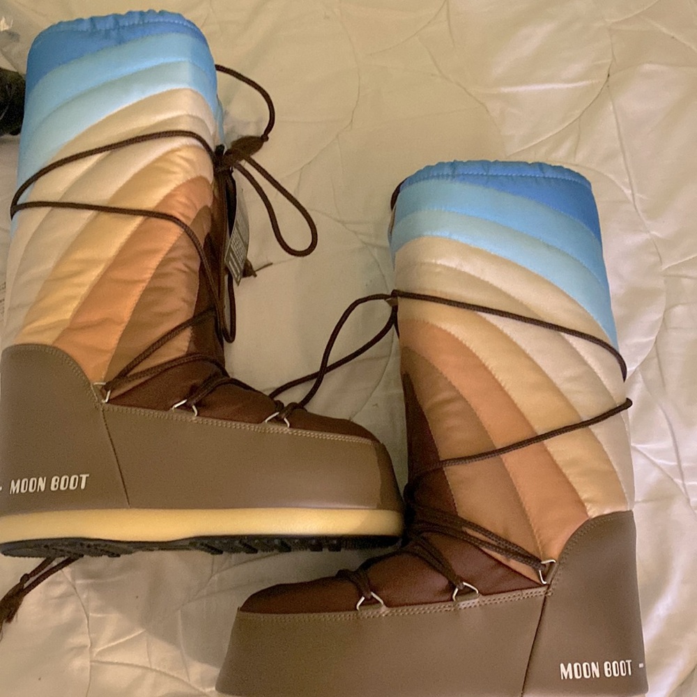 MOON BOOTS